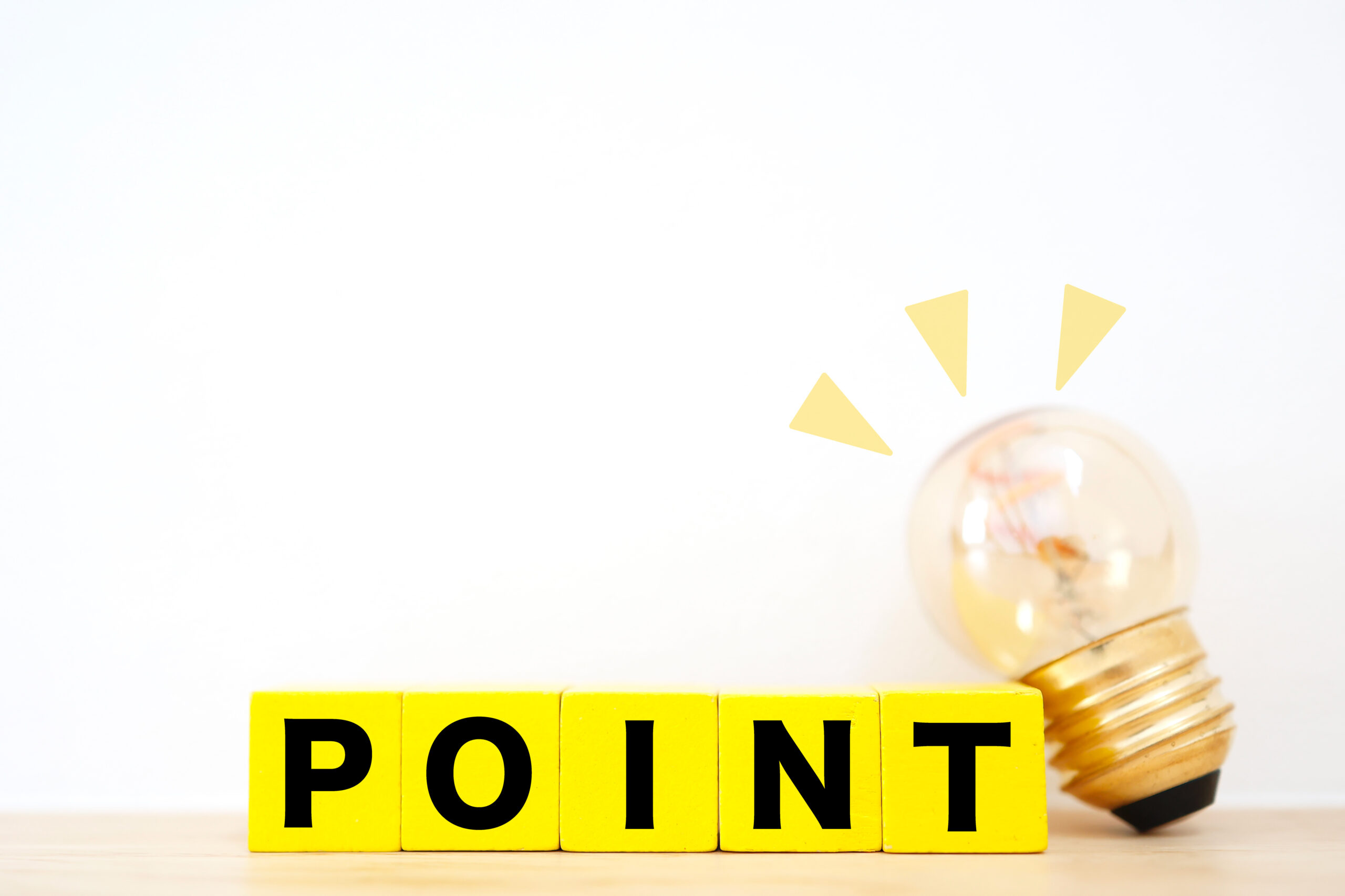 ポイントと輝く電球のイメージ